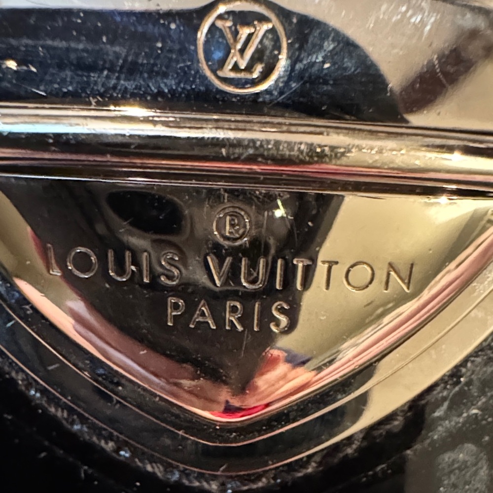 Louis Vuitton Black Authentic Women's Handbag - Picture 3 of 14